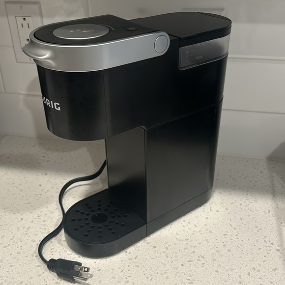 Keurig coffee maker - Picture 3 of 4